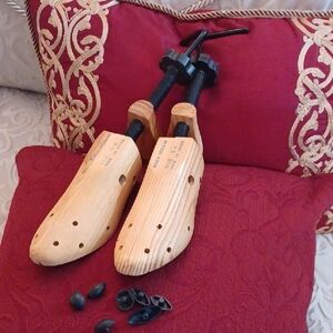 Wooden Shoe Stretchers - Natural Wood Women’s Shoe Care